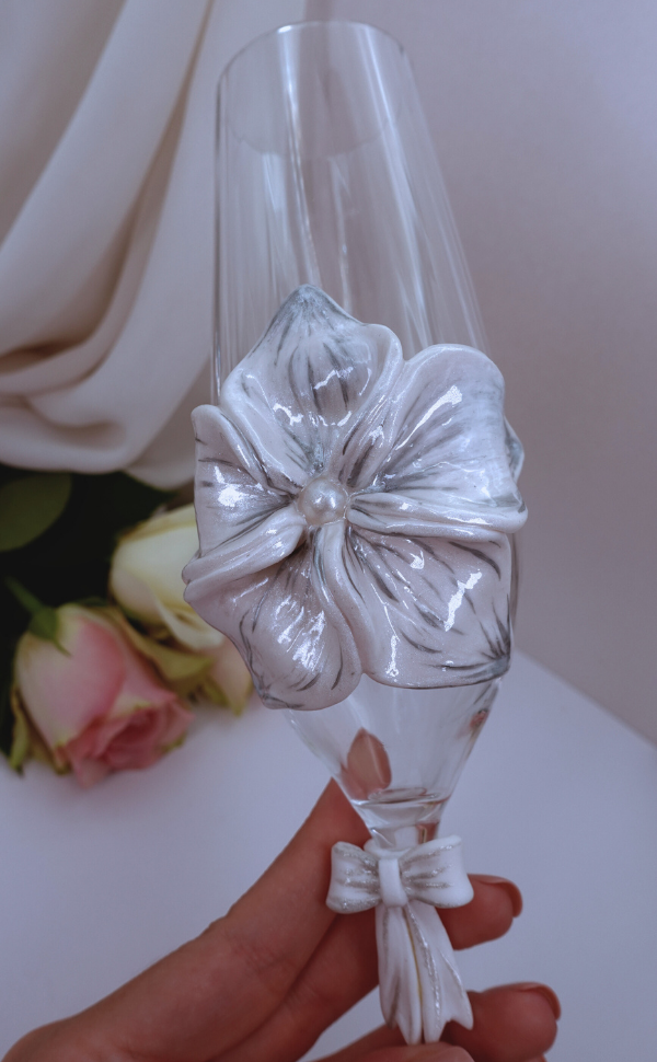 Pahar pentru șampanie - nuntă (cu flori)